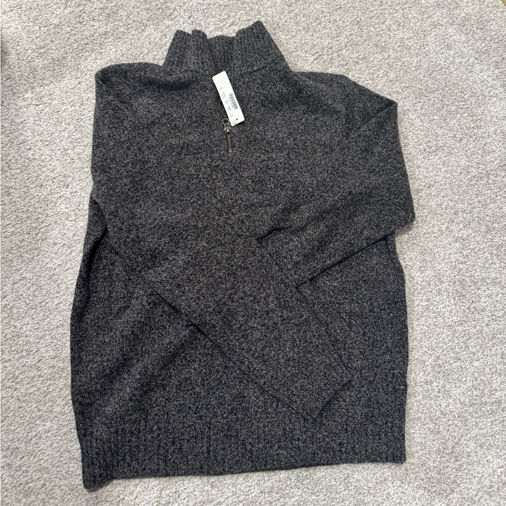 Men’s quarter zip sweater